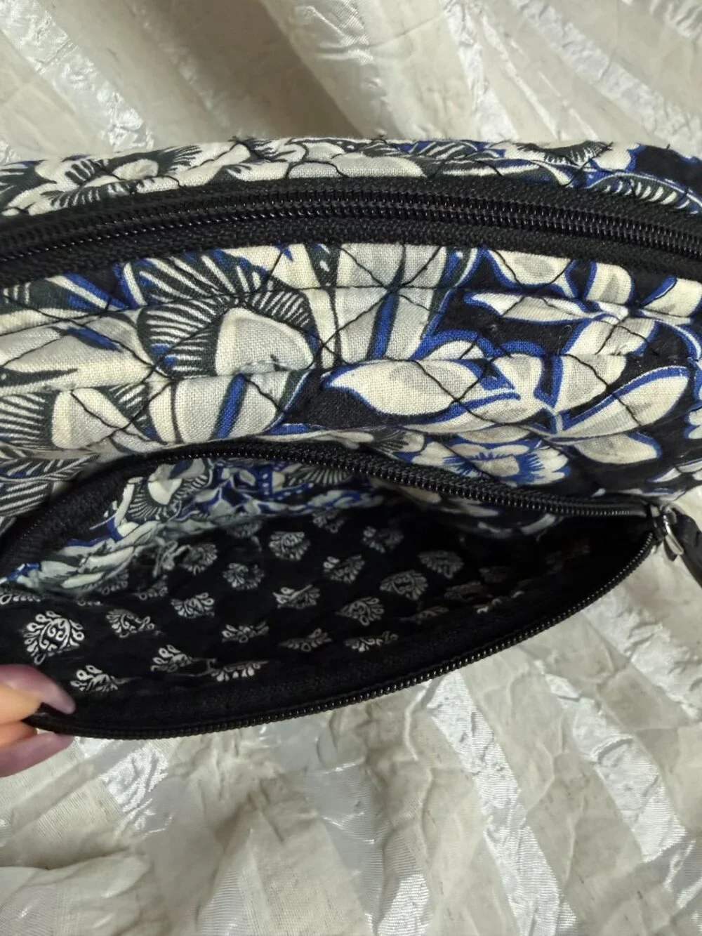 Vera Bradley Blue White Floral Quilted Double Zip Makeup Cosmetic Bag EUC
